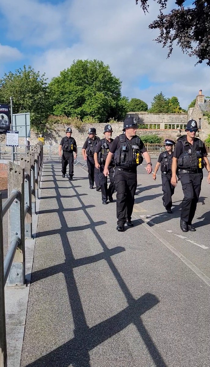 LIVE from #Falmouth for #ArmedForcesDay 

Tune In to <a href="/dundonradio/">James Dundon 〓〓🥟 📻</a> 👉 bbc.co.uk/sounds/play/li…