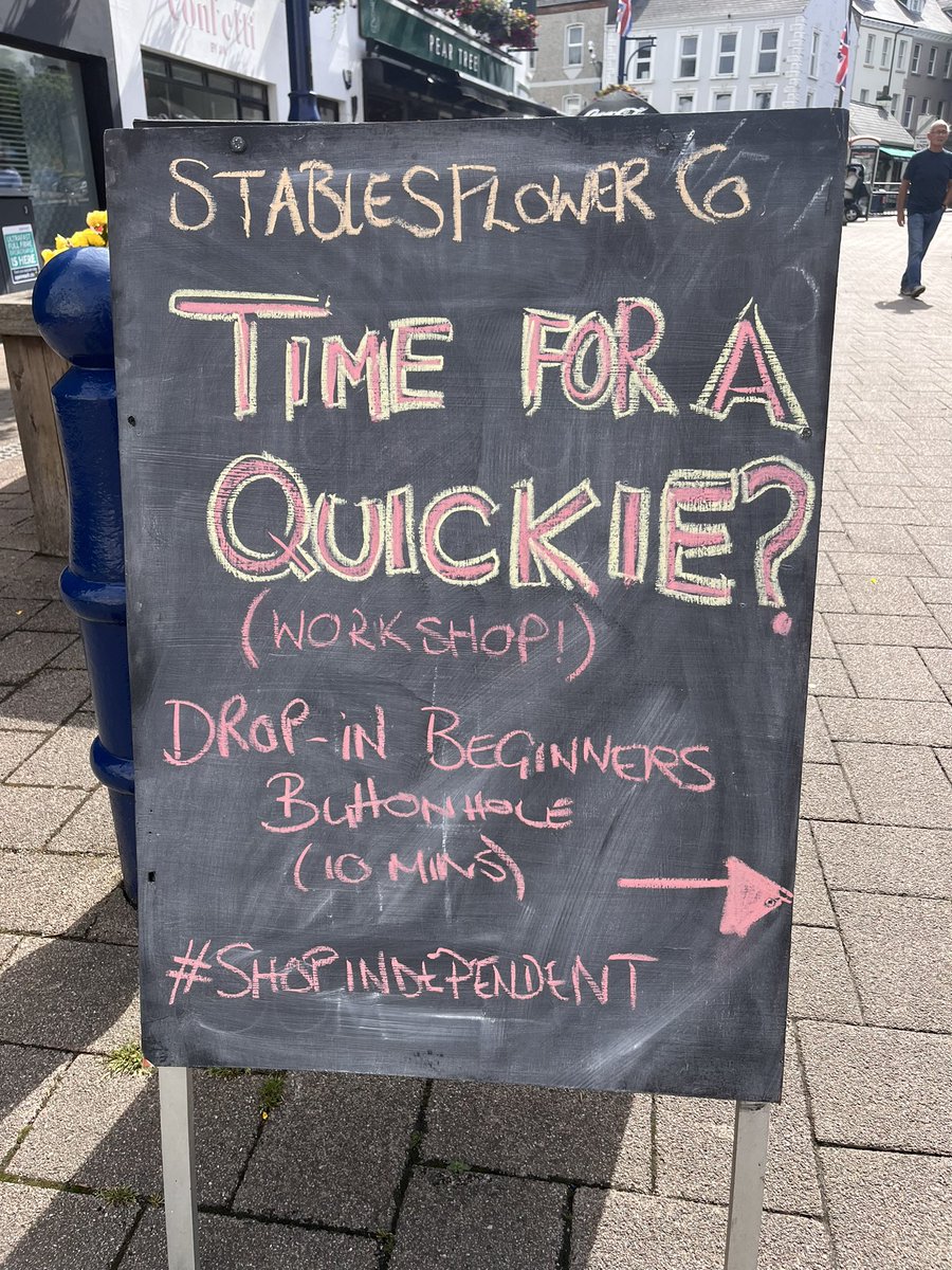 Quickies going on all day today in town for a fiver! 
#shopindependentsaturday 
#dropin #miniworkshop #flowerschool #coleraine