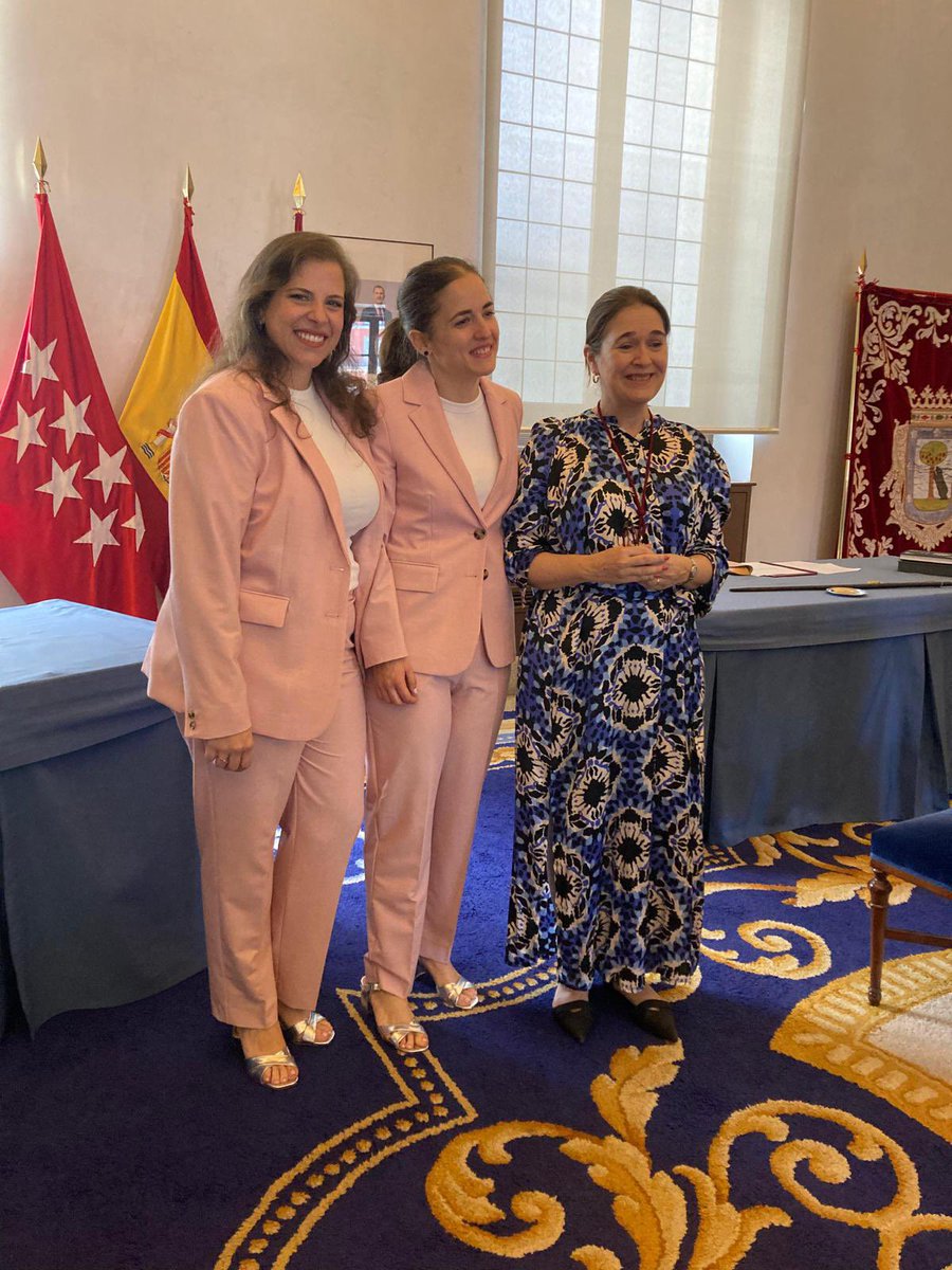He celebrado mi primera boda como delegada del Ayuntamiento de Madrid <a href="/MADRID/">Ayuntamiento Madrid</a> 
Qué suerte haber podido casar a Paloma y Ruth, dos maravillosas personas.
¡Que seáis muy felices, chicas!