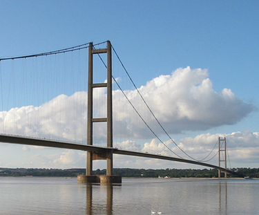 GroomB's tweet photo. Humber Bridge opened to traffic #OTD 1981. Planned since the 1930s, there was no funding until the 1966 Kingston upon Hull North by-election, when prime minister Harold Wilson prevailed on minister of transport Barbara Castle to give the go-ahead. https://t.co/Lm3l5zYlYt