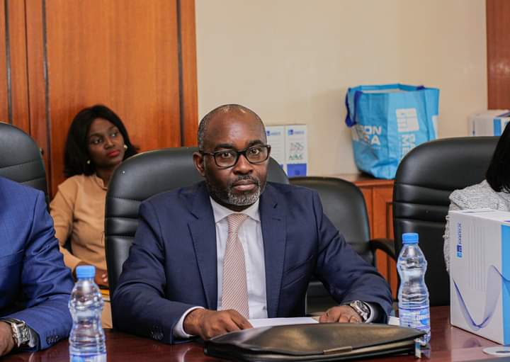 #FonctionPublique #Gabon / Plan de régularisation progressif : remise de 5300 actes administratifs (intégrations, reclassements après stages, après #CAMES et après concours professionnels) aux SG de <a href="/SanteSocialeGA/">Ministère de la Santé et des Affaires Sociales</a> et <a href="/EducationGOUVGA/">Ministère de l'Education Nationale</a>. <a href="/BerreMadeleine/">Madeleine E. Berre</a> <a href="/Comgouv_GA/">Comgouv</a> @PAT_Gabon