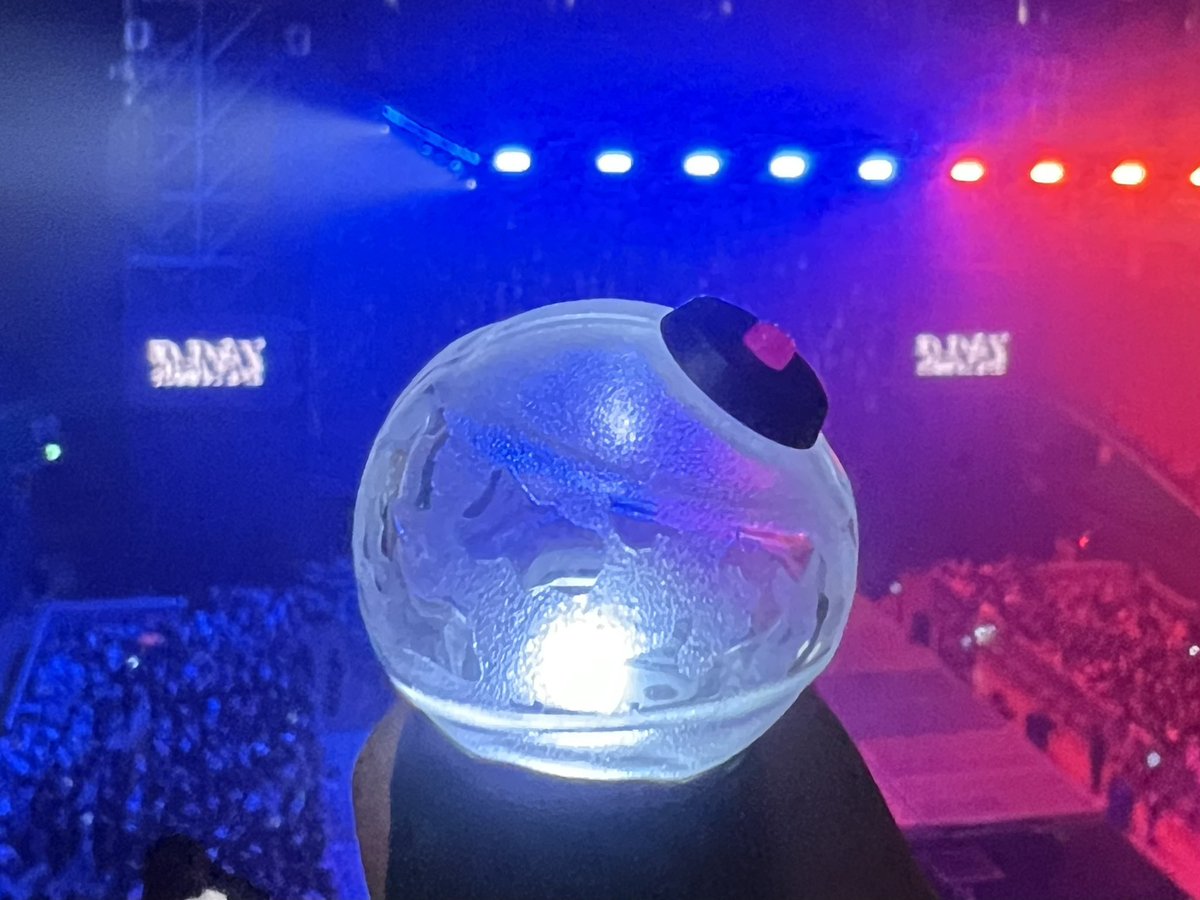 _SUGA3O9_'s tweet photo. 완전 슈가 세상 ,, 🐱💛 https://t.co/5SdU2U6yN8
