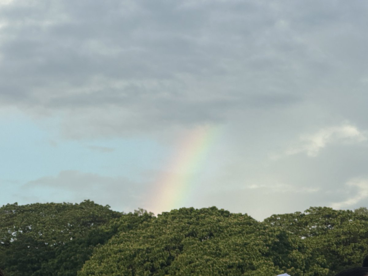 PARANG PANGITAIN NG TAGUMPAY! ✊🏼

A rainbow appears as we continue our #LoveLaban #PridePH Festival! 🌈🌈🌈

Happy happy Pride sa lahat! ❤️🧡💛💚💙💜