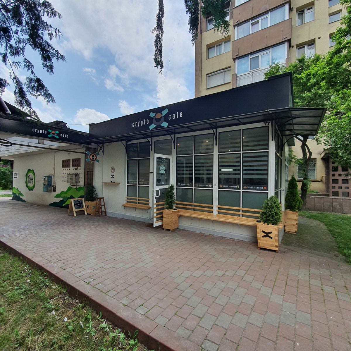cryptoXcafes's tweet photo. crypto X cafe #PiatraNeamt #HailaPiatra #Travel #MultiversX #Elrond #NFT #franchise #coffeeshop #community #coffee #cryptocafe #summer https://t.co/osIUldFm8V
