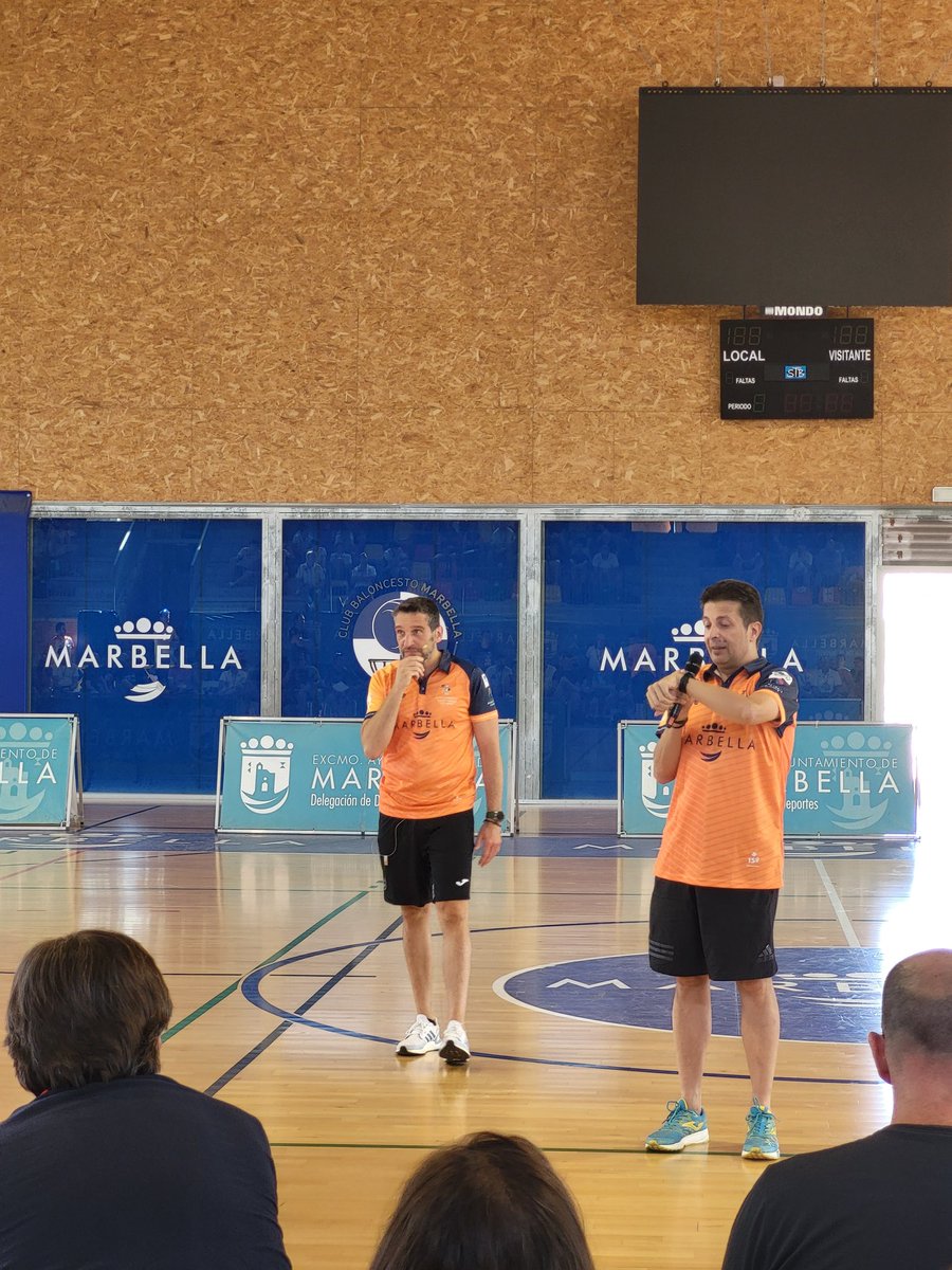 CoachJaneiro's tweet photo. Clinic Internacional Fundação Cesar Scariolo
1°dia 
Coach @ibonnavarro https://t.co/AtLjNuBTIB