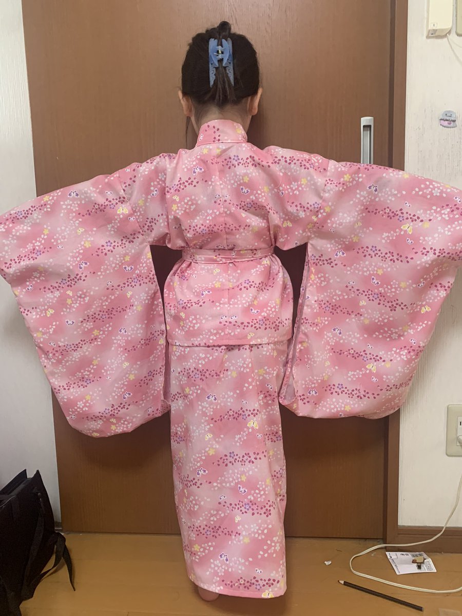himachibiangel's tweet photo. 来年も着れるように、ちょい大きめで作ったよ❤️
帯……作るか……買うか………(笑)
とりあえず、2日で完成!
あっちゅ喜んでくれて良かった🥰
#浴衣 #手作り #2wey #ピンク #和風 #夏祭り #夏が来る #夏が来た #母 #頑張った #ミシン #活躍 #休み #集中力 https://t.co/LbkD2ct455