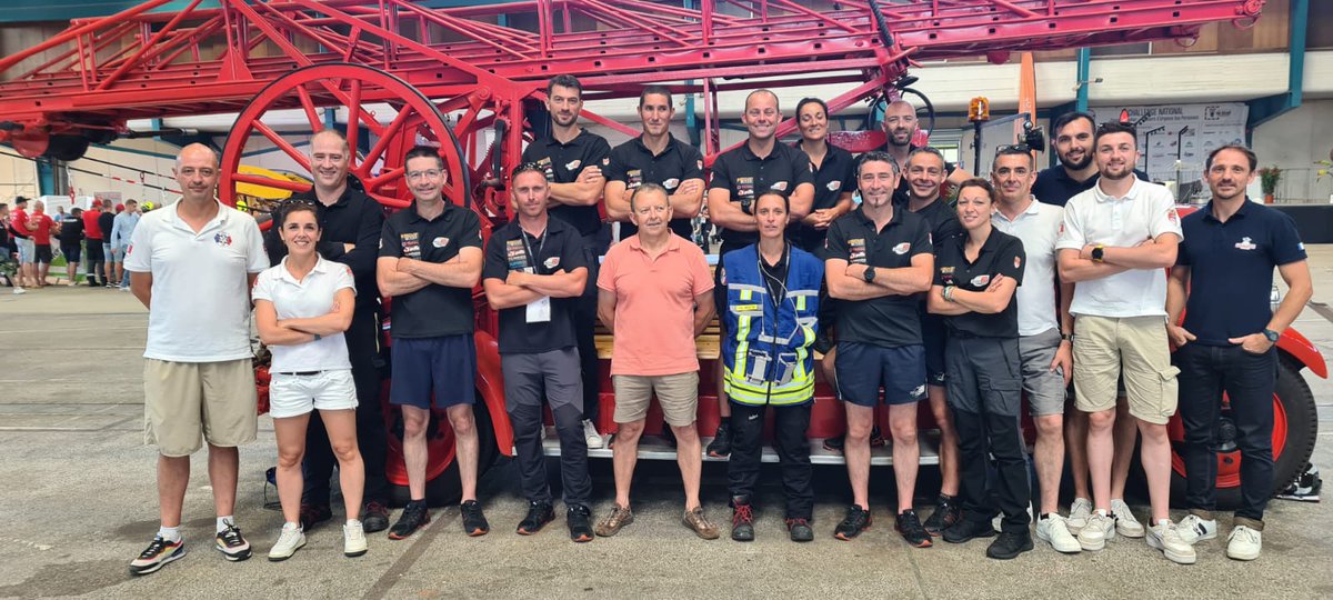 La Team Trauma 44 avec les copains de l'équipe WRC des ,@pompiers_44 et le Colonel Serge Delaunay, ancien chef d'état major du 44 et à l'initiative de la Team.
#teamrescue #sdis44traumateam #pompiers #sapeurspompier #pompiersdefrance #spp #spv #worldrescuechallenge #suap