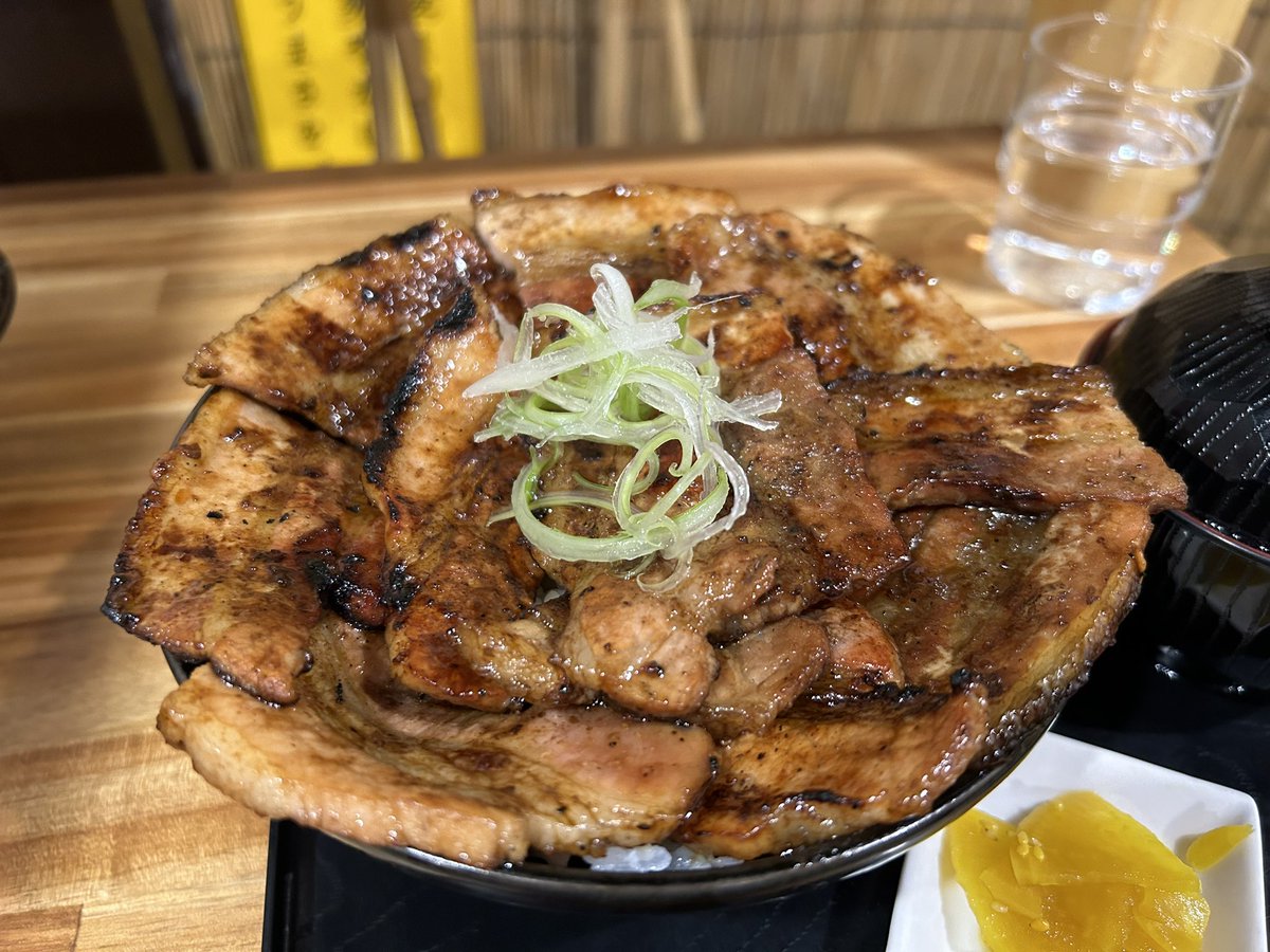 kazoops's tweet photo. 函館の豚丼だって美味い❗️😆
#北海道 #函館 #ぐるめ https://t.co/V4jGhEaEI9