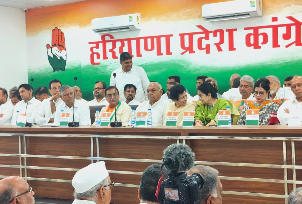 officekiran's tweet photo. आज चंडीगढ़ में हरियाणा प्रदेश कांग्रेस कमेटी के नवनियुक्त प्रभारी @BabariaDeepak जी के आवाहन पर कांग्रेस के वरिष्ठ नेतागणों के साथ बैठक में शिरकत की और कांग्रेस पार्टी संगठन की मजबूती व हरियाणा कांग्रेस की आगामी रणनीति पर विस्तृत चर्चा की। https://t.co/93eTLb5pL4