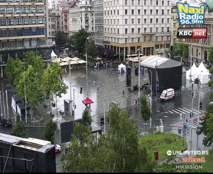 Božemesakloni koko porodica na danima porodice, pričaće komšije da smo svi pederi