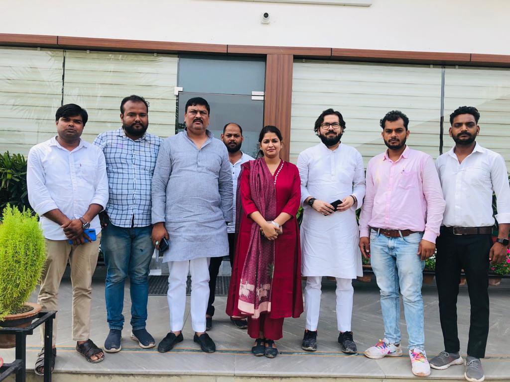 आज अयोध्या में  पूर्व कैबिनेट मंत्री बड़े भाई आदरणीय पवन पांडेय जी से भेट करके विभिन्न मुद्दों पर चर्चा हुई…. <a href="/pawanpandeysp/">Pawan Pandey</a>