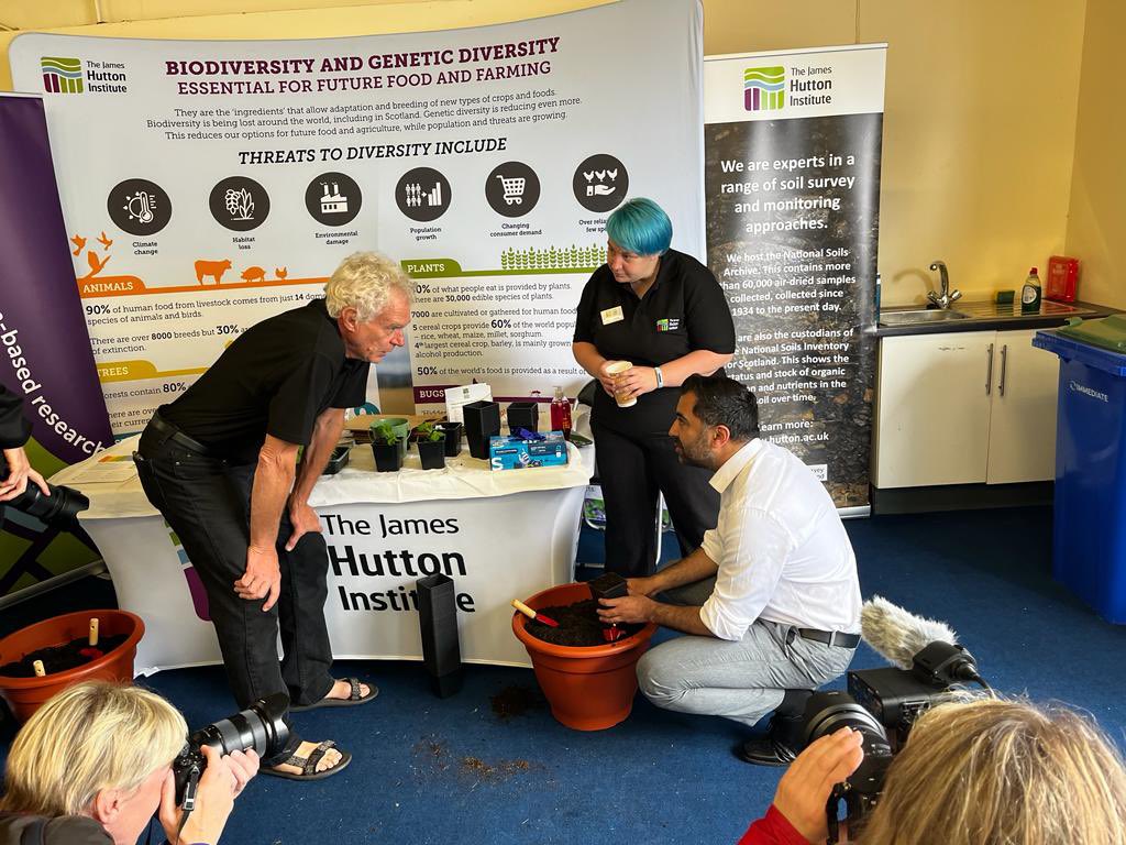 JamesHuttonInst's tweet image. Such a pleasure to welcome the @ScotGovFM to our presence at the @ScotlandRHShow in the @TheRHET tent and to explain how we are increasing understanding amongst our youngest audience on the importance of soil for growing crops. #FoodSecurity #education