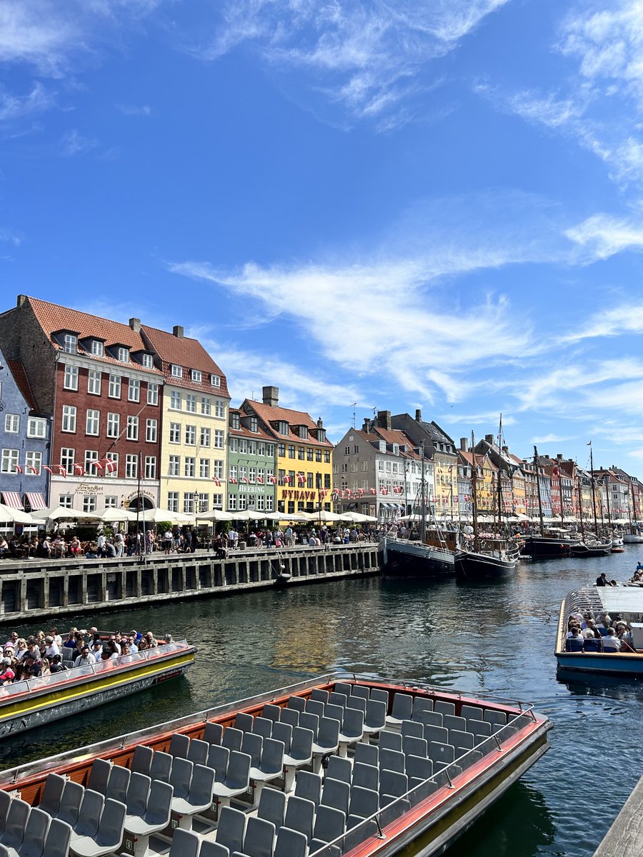 Students are exploring Nyhavn ⁦@LR6FC⁩