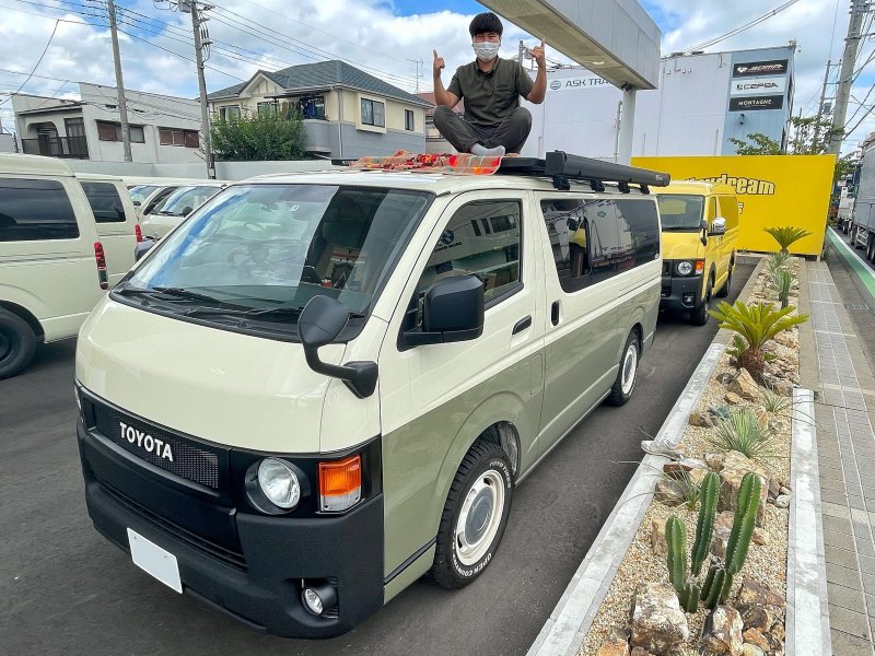 hiace_misato's tweet photo. 当店営業スタッフの堀内君がハイエースを購入✨

お客様と一緒にハイエースの良いところを語れば語るほど

オススメする側のコチラも更に好きになってしまいます😆

ハイエース乗りのスタッフ増殖中です🤭

ハイエースお探しなら是非当店へ🎶

https://t.co/wEFjT1Rq9B

#flexdream #flexdream三郷店 https://t.co/qhXGqJgW1W