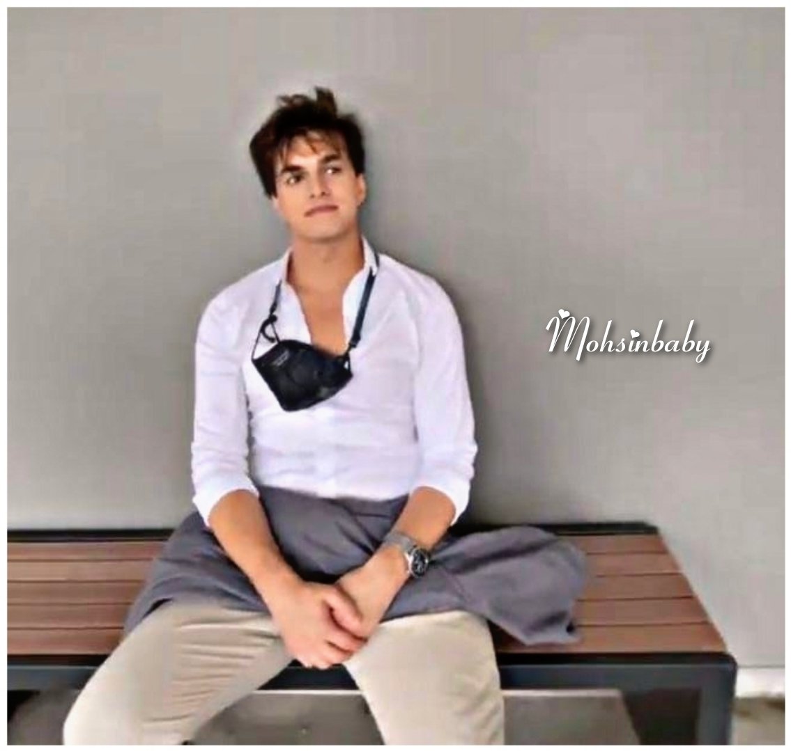 It's my birthday ❤️✨🥀
@momo_mohsin 

#mohsinkhan #MoMinions