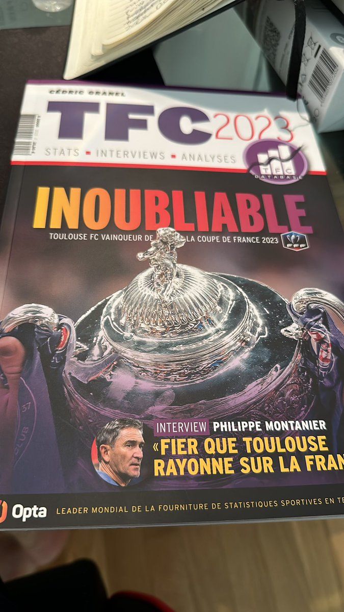 🟣⚪️💜🤍 Impossible de ne pas posséder le livre collector TFC 2023. Bravo <a href="/TFCDatabase/">TFC Database</a> <a href="/cedricgranel/">Cédric Granel</a> 💜🤍