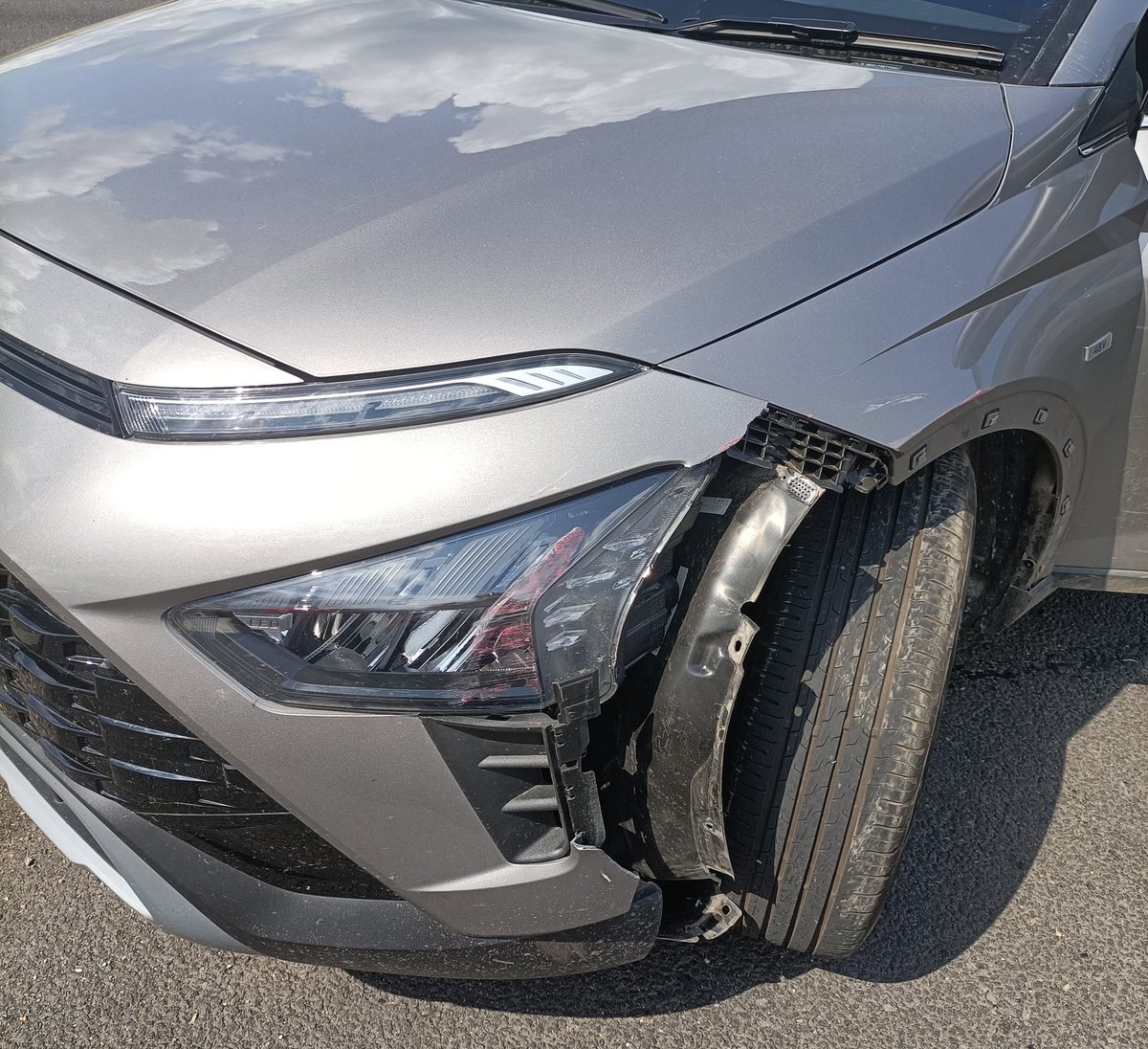 LizD48's tweet image. A couple of days away with a visit to Chessington World of Adventures was ruined after an rtc. What was meant to be a restful night later was punctuated with pain and discomfort. Home again and awaiting insurance and repairer contact. 😞#brokencar #fibroflare #arthritispain