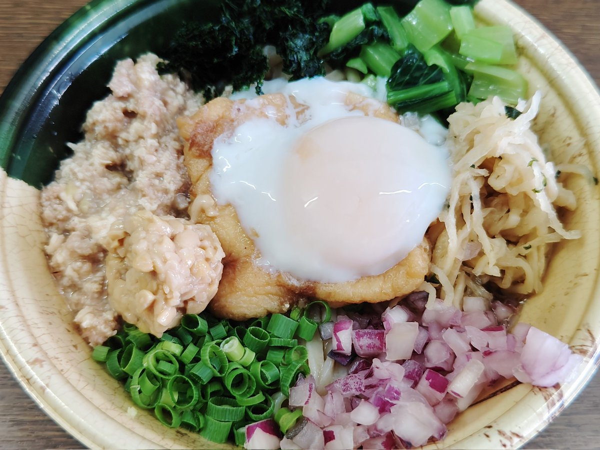 yuipapa1122's tweet photo. 2023年6月24日(土)
本日二軒目はこちらのお店へ🍜
運良く待ちなしで入店☺️
『限定まぜそば ~冷やし・2023 夏~+納豆』
『豚なん骨丼(小)』を注文🥰
麺はモチモチ太麺の自家製麺🤩
トッピングもお揚げメインでたくさん投入されGOOD😍
美味しくいただきました😋
#ORINBE
#分家おりんべ
#ORIBE
#豊橋 https://t.co/DrTyQ2sXhn