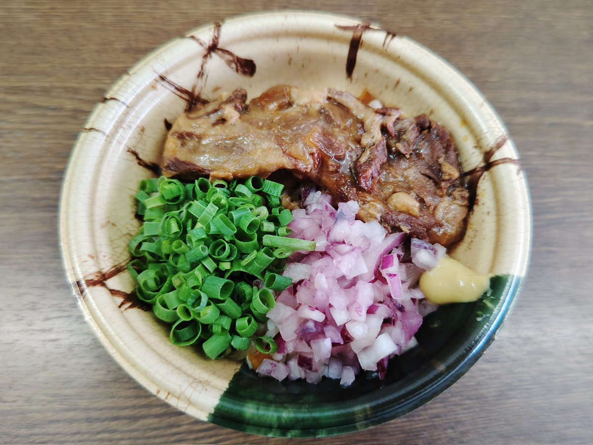 yuipapa1122's tweet photo. 2023年6月24日(土)
本日二軒目はこちらのお店へ🍜
運良く待ちなしで入店☺️
『限定まぜそば ~冷やし・2023 夏~+納豆』
『豚なん骨丼(小)』を注文🥰
麺はモチモチ太麺の自家製麺🤩
トッピングもお揚げメインでたくさん投入されGOOD😍
美味しくいただきました😋
#ORINBE
#分家おりんべ
#ORIBE
#豊橋 https://t.co/DrTyQ2sXhn