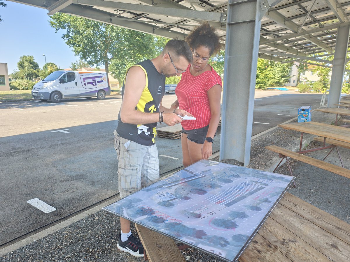 StJean_Baptiste's tweet photo. L'équipe de la commission kermesse et les bénévoles sont à pied d'œuvre pour préparer la grande journée de fête qui se profile demain ☀️✈️🗽🗼🗺️🤩!
MERCI pour votre investissement depuis des mois 💪👍!!! https://t.co/IAoovc7p5L