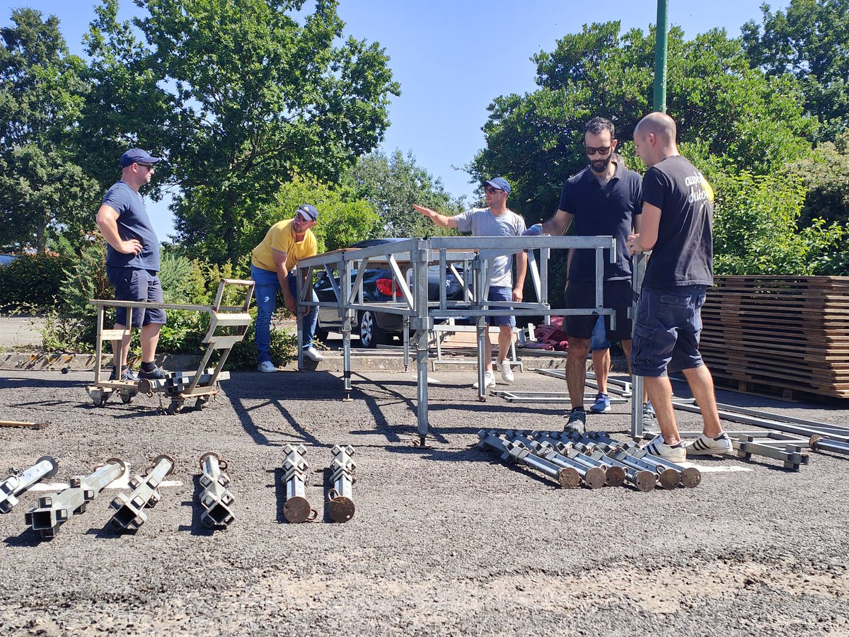 StJean_Baptiste's tweet photo. L'équipe de la commission kermesse et les bénévoles sont à pied d'œuvre pour préparer la grande journée de fête qui se profile demain ☀️✈️🗽🗼🗺️🤩!
MERCI pour votre investissement depuis des mois 💪👍!!! https://t.co/IAoovc7p5L