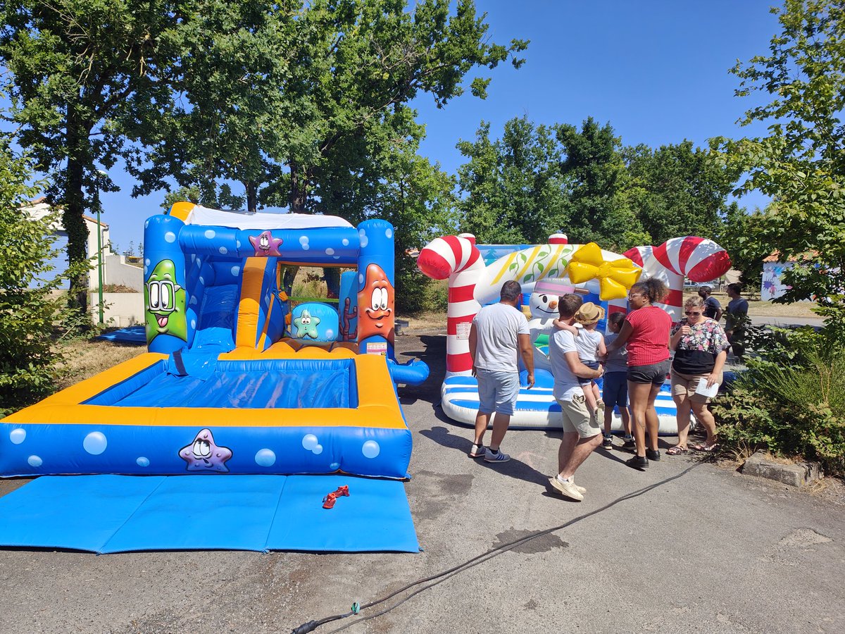 StJean_Baptiste's tweet photo. L'équipe de la commission kermesse et les bénévoles sont à pied d'œuvre pour préparer la grande journée de fête qui se profile demain ☀️✈️🗽🗼🗺️🤩!
MERCI pour votre investissement depuis des mois 💪👍!!! https://t.co/IAoovc7p5L