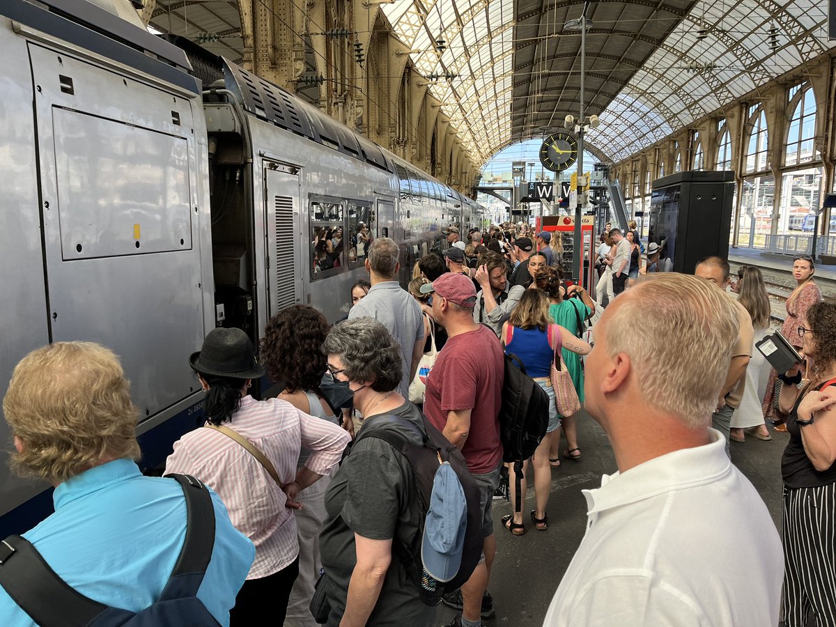 haarboschmarcel's tweet photo. On our way to Monaco 🇲🇨 last week. #Nice #France #station #train https://t.co/WbNDVoeLLk
