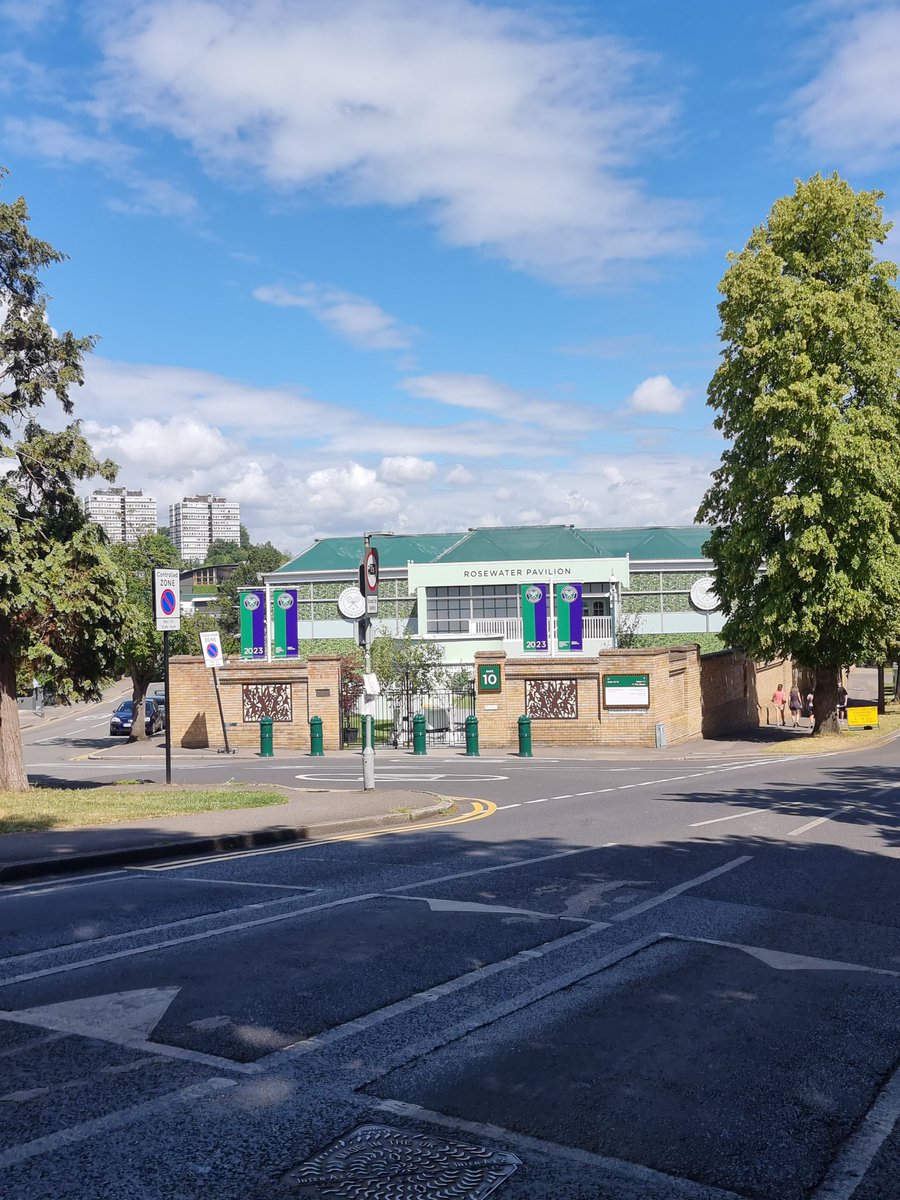 NicHawkey's tweet photo. AELTC looking glorious in the sunshine. Getting ready for Wimbledon Championships 2023! https://t.co/3IMoewaDBh