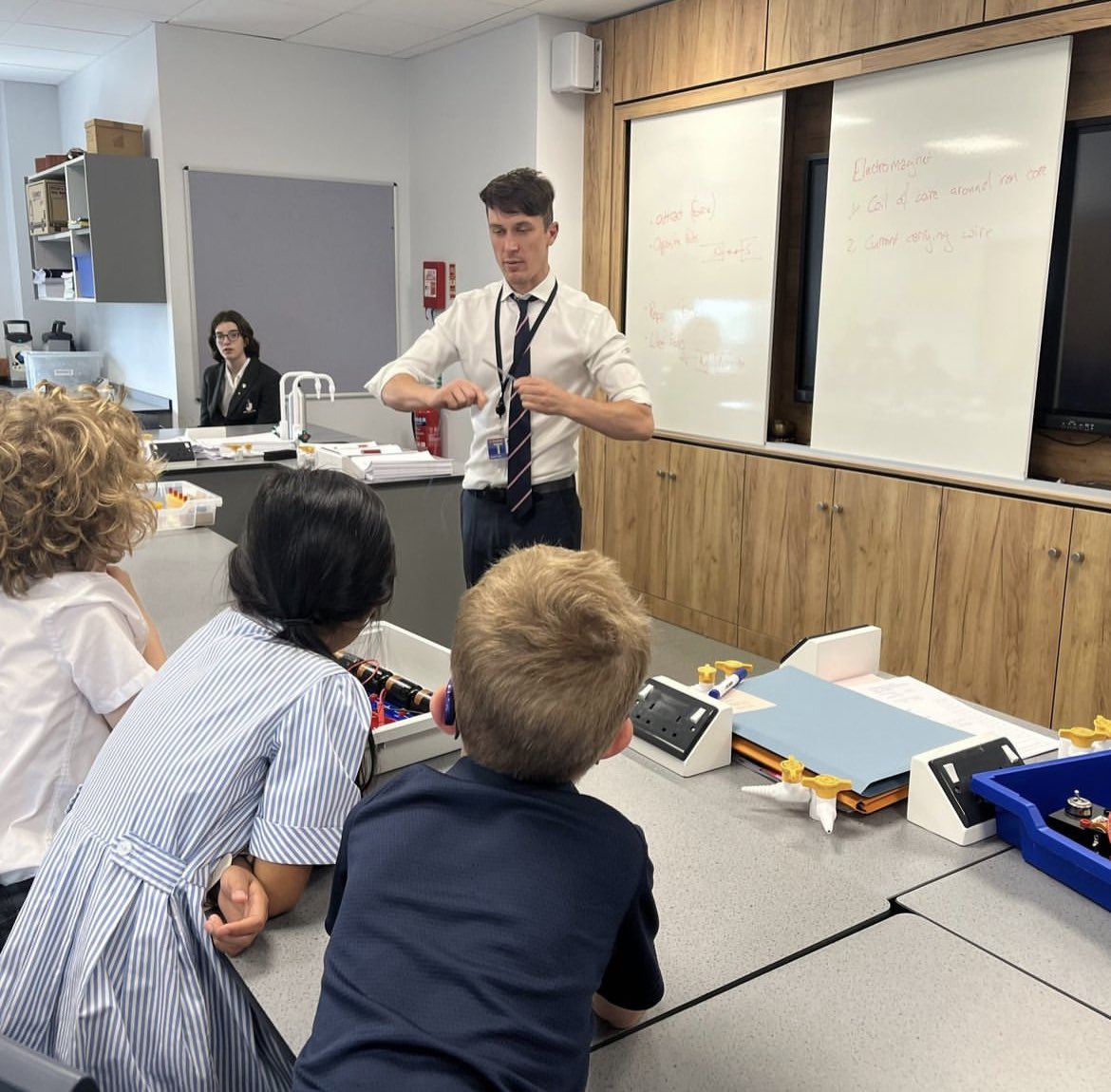 StDunstansColl's tweet photo. This week, Year 4 @StDunsJunior pupils visited the Senior School science labs for an engaging and inspiring lesson, learning more about electromagnets
#STEMatSDC | @StDunsHead https://t.co/jnTkpVCWpf