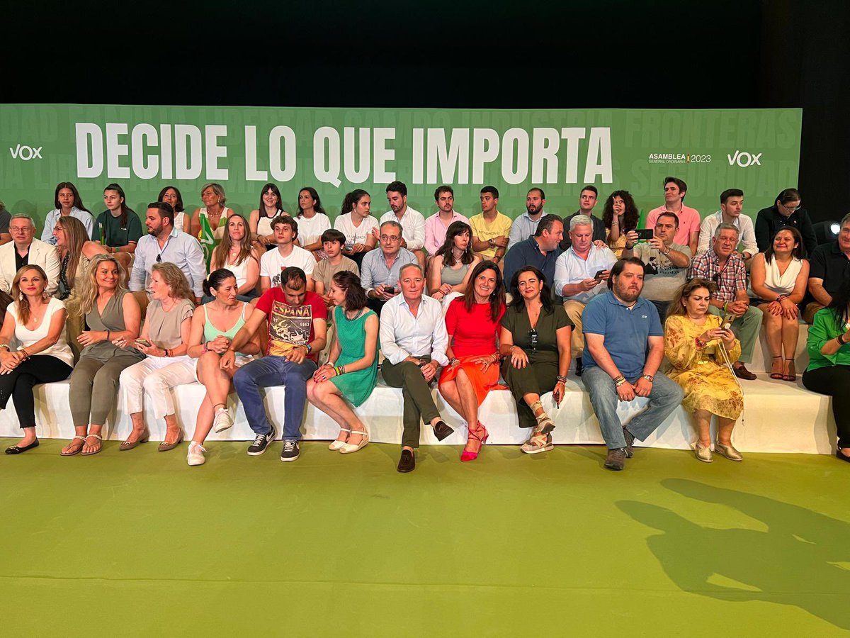 ReyesGGarrorena's tweet photo. En el mejor sitio que se puede estar !!
#SoloQuedaVox https://t.co/EFDvbPiT7q