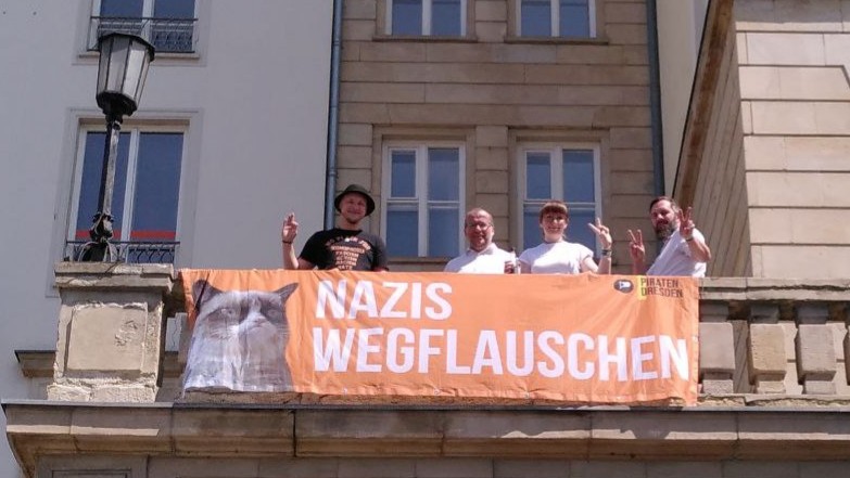 Piraten_SN's tweet photo. Wir grüßen aus #Magdeburg vom #BPT231​

#Piraten #AVEU24 https://t.co/i6bWZpSZ2a