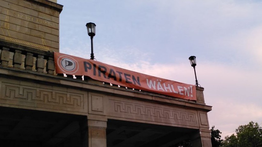 Piraten_SN's tweet photo. Wir grüßen aus #Magdeburg vom #BPT231​

#Piraten #AVEU24 https://t.co/i6bWZpSZ2a