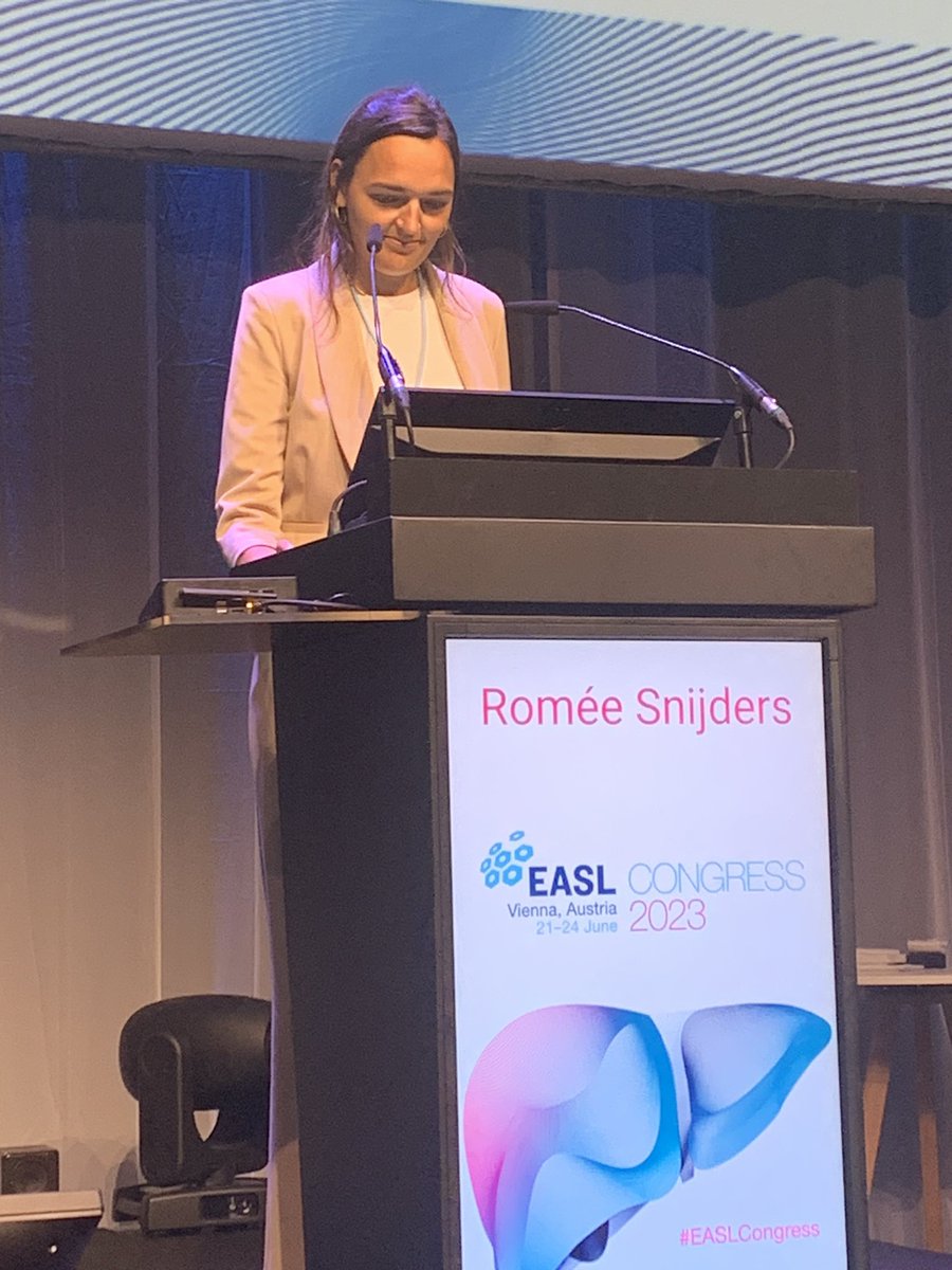 🎯@romeesnijders presents final results of the CAMARO trial in 🇳🇱#EASLCongress 💊Comparing Azathioprine with Mycophenolate (MMF) for @AutoImmuneLiver induction 🏁MMF is superior 🌌 game-changer @aelsharkawy75 @analleo @EASLnews @aasldtweets @ERN_RARE_LIVER @AleksanderKrag