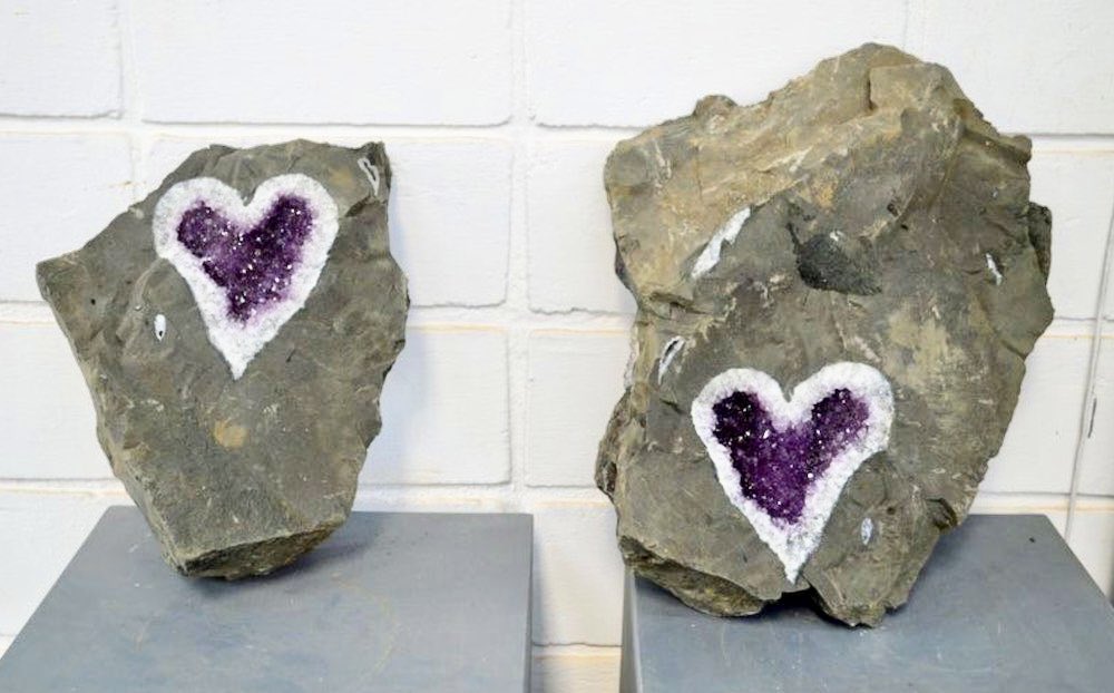 This heart-shaped amethyst geode was discovered by miners in Uruguay. They split open a rock, inside was a pair of matching hearts

📸Marcos Lorenzelli. iG Uruguay Minerals