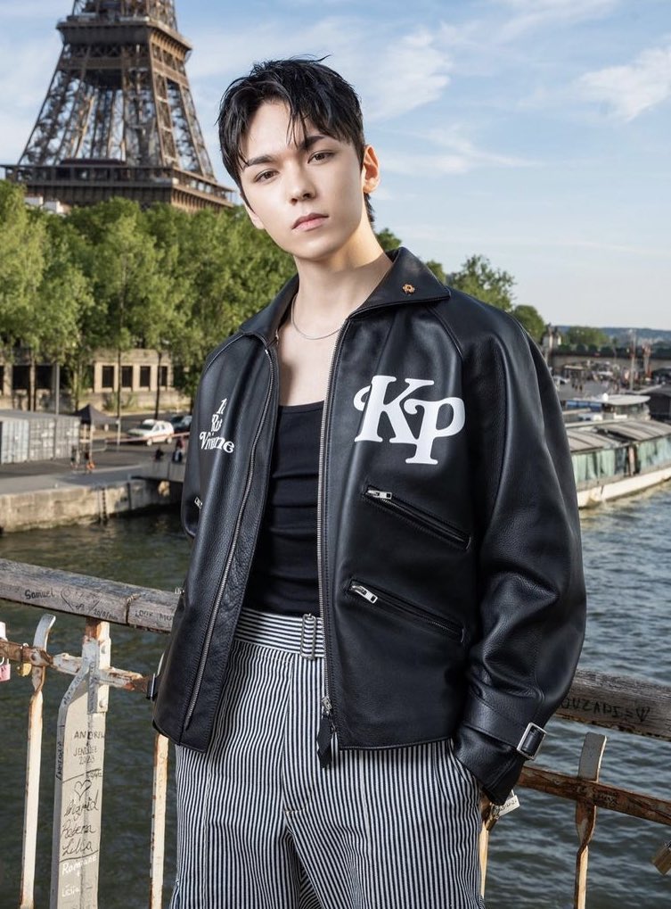 เหมือนโดนยิง หล่อมากกกกกกกก 😭

#VERNONxKENZOPFW #버논_겐조_필승
#KENZONIGO