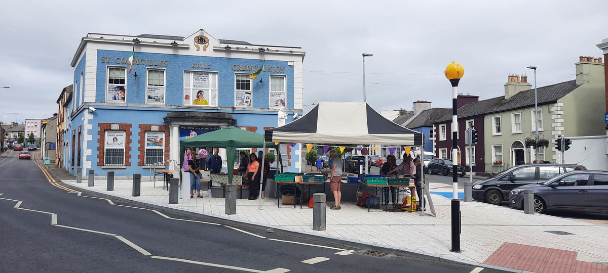 The 5th Meath Kells scouts are set up in front of our building with a beautiful array of cakes and books for you to enjoy. The town is buzzing with the
@HinterlandKells Festival Kells there are loads of events, pop up shops and stands, so why not come into town and join the fun.