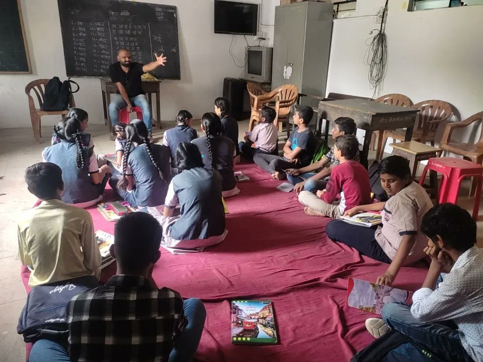 MeRj_Shubham's tweet photo. Finally Started_RadioClub

1st session  successfully done at modern education society. Hosted by Me

#radioclub #radiolife #rj #school #instacreative #communication #nashik #Maharashtra https://t.co/yfkBnw9qjF