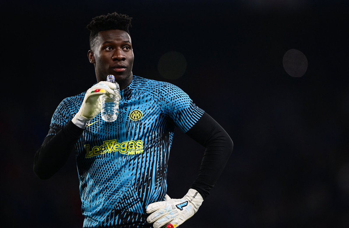 FabrizioRomano's tweet photo. Rumours of “agent change” for André Onana are wide of mark. His agent was and remains Albert Botines who’s taking care of negotiations 🇨🇲

Botines met with Manchester United earlier this week — Chelsea have asked about Onana two weeks ago.

Inter want at least €50m plus add-ons. https://t.co/aC8gWP1FOX