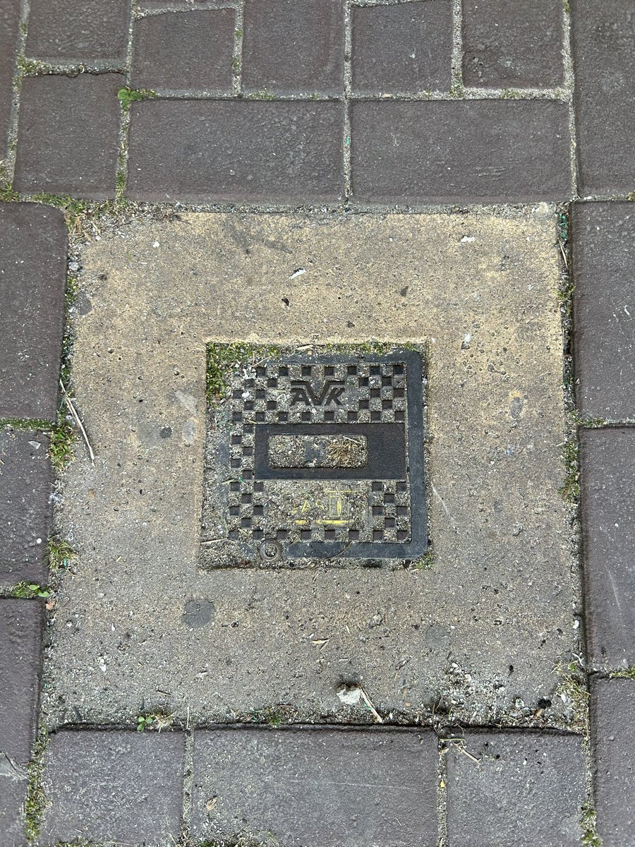 Tijdens het schrijven van de <a href="/AVK033/">AVK</a> -krant krijg je zelfs op straat de herinnering dat het grootste voetbalevenement er weer aankomt! Blijft leuk.