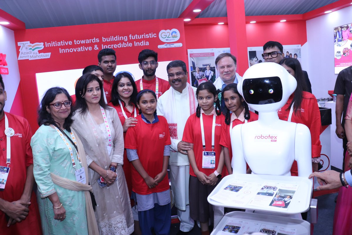 IndiaRobotex's tweet photo. The future technologists from zilla parishad schools, Pune supported by #WNSCaresFoundation showcased outstanding robotics projects at G20 Summit in Pune.
.
@eduminofindia @dpradhanbjp @skill_india_official @ncertindia @g20edupune
#blendedlearning #G20 #wns #wcf #wnswfc #ncert https://t.co/lXI4v61YfP