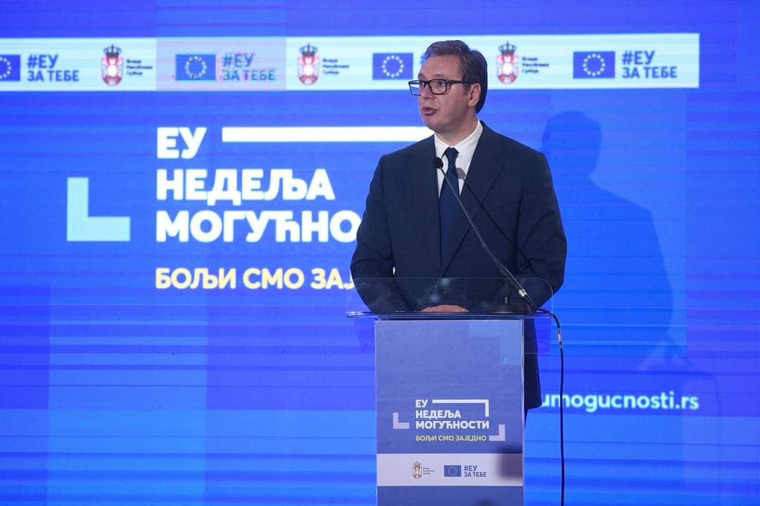 Hvala #EU,na podršci ovim mladim ljudima koji vide gde je budućnost Srbije. Vučić prisustvovao je dodeli sertifikata srpskim inovatorima koji su uspešno konkurisali za pomoć Fonda za inovacionu delatnost.@eusrbija #inovacije #eunedeljamogucnosti #euzatebe #boljismozajedno @avucic