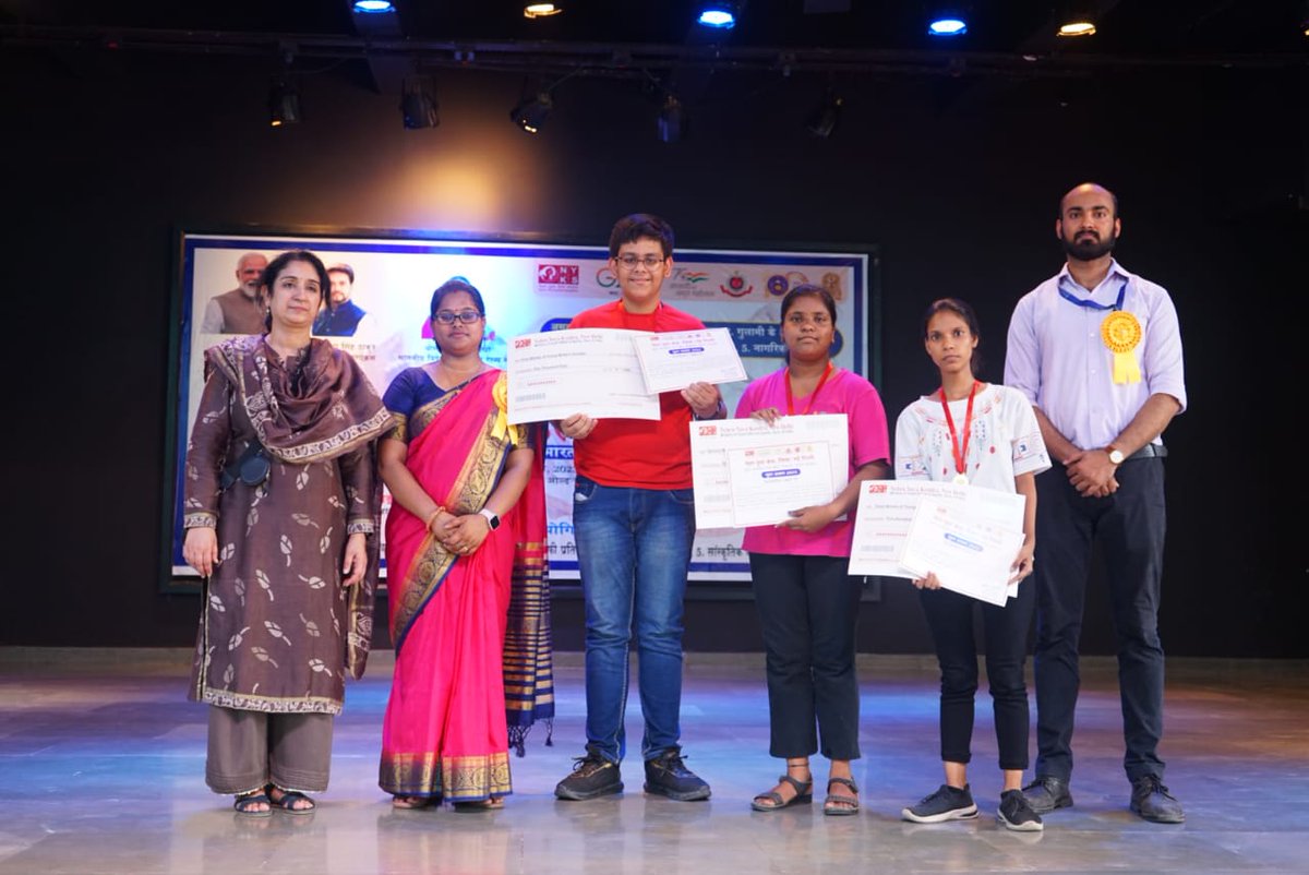 Winners of Poetry competition. 
1st - Shiv
2nd - Khushi. 
#YuvaUtsav2023
@YASMinistry  @Anurag_Office @Nyksindia @DMNewDelhi
@SantoshRai_IAS @NisithPramanik @StateNyksDelhi  @NYKS_RD_Delhi @meetarajiv @NITKM2021 @RNTYAGI1965 @CollegeJanki