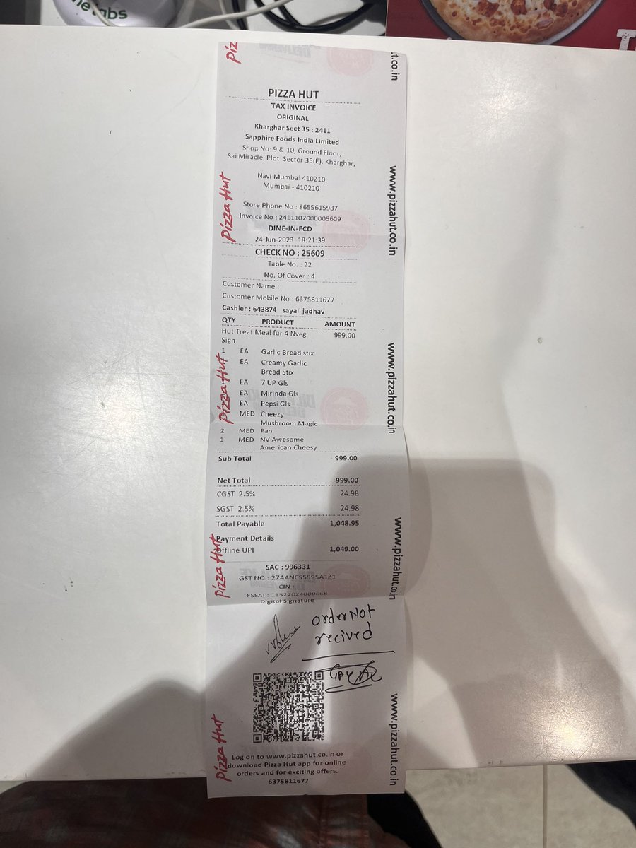 Avg_Consumer007's tweet photo. Pizza Hut Sector 35, Kharghar refused to refund the amount paid despite them refusing the serving due to unavailability of gas. 
@PizzaHutIN @jagograhakjago @AmexIndia https://t.co/YcIHyms9yp