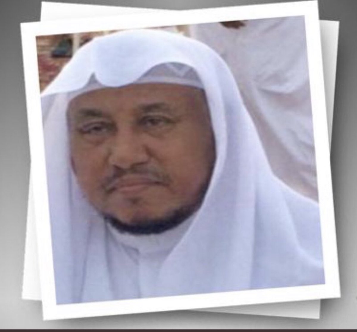 اللهُ أكبرُ.. مــا أغــلاكَ إنسانا
يُصاغُ حُبكَ أشـــكالاً وألوانــا
اللهُ أكبرُ ..كم بالحبِّ تغمـــرُنا 
فيسعدُ القلب نشوانًا وولهــانا
اللهُ أكبرُ ..كم بالشعر تسحرنا 
فينتشي العمر بالأشعار أزمانا 
فأنتَ أنتَ الذي بالأمس علمنا
فن القصيد فصار اليوم ديوانا
-حسن بلقاسم