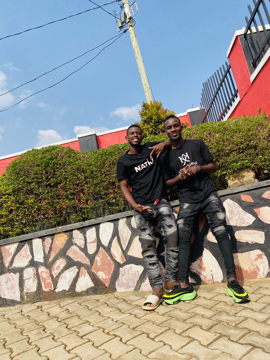 starcentdj's tweet photo. Amplifying your evening with the hottest both new & old school jamz on your No. 1 Radio @912CroozeFM 5pm-8pm #AfricanRythms
What do you want to listen to? https://t.co/qMknxKlWUV