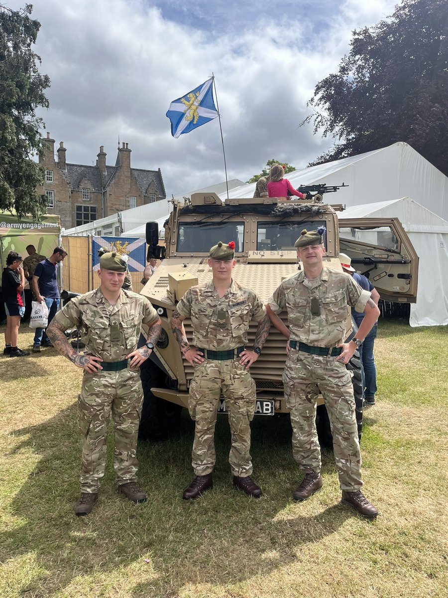 Day three of the @ScotlandRHShow. We have soldiers from 2 SCOTS, @3SCOTS_CO and @4SCOTS_Main. Come have a chat and see our kit! 

@The_SCOTS #RoyalHighlandShow #britisharmy #scotland