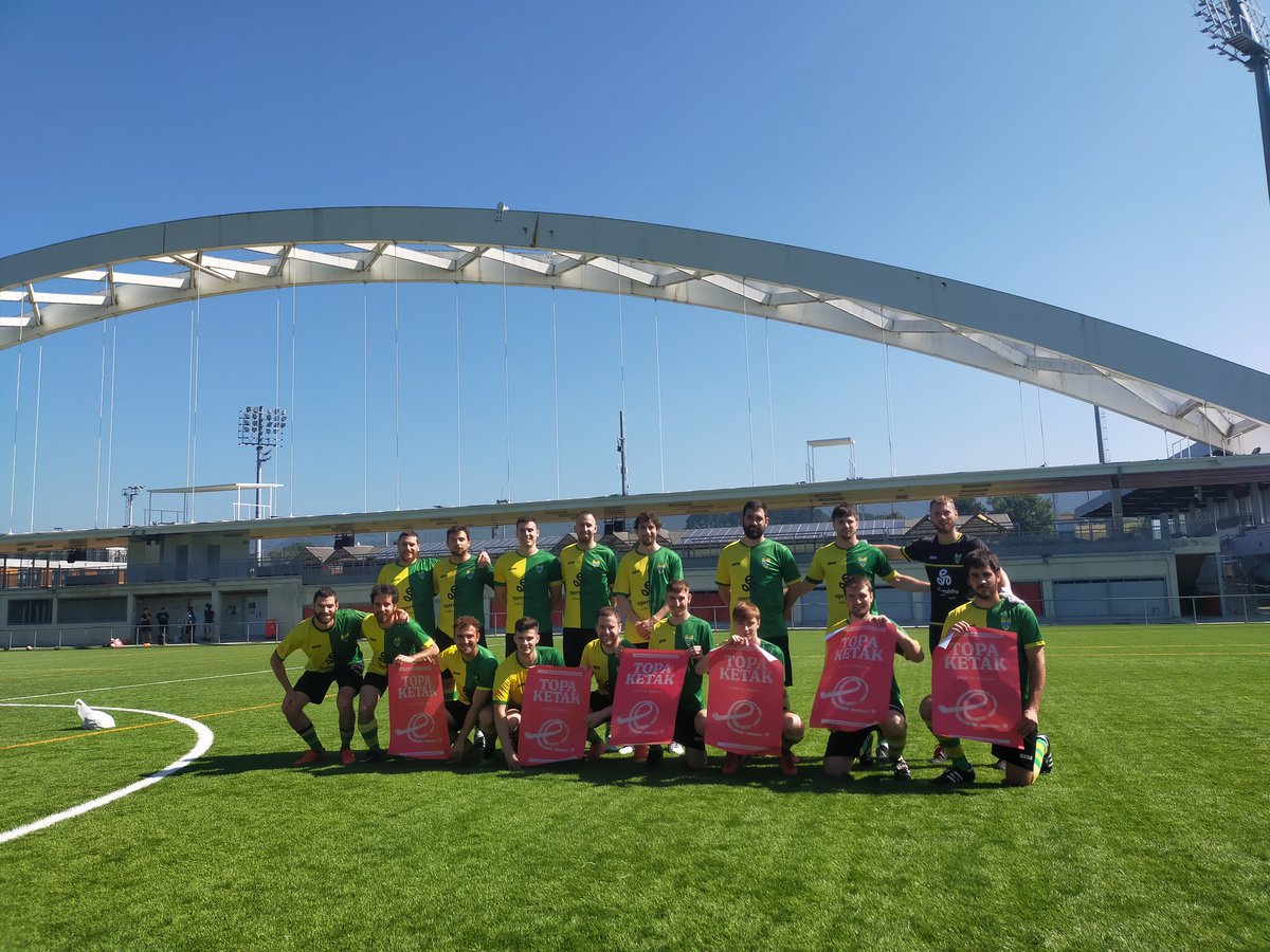 EHEbizi's tweet photo. Giro paregabea "Euskara jalgi hadi plazara" txapelketako bigarren edizioan.
Lezaman, @HamabiFK antolatuta eta @ZESTOA_FT @UnionTutera , #Arranoak eta aipatutako #Hamabi futbol taldeen partaidetzarekin.
Lurraldetasuna, kirola, laguntasuna, Euskal Herria eta nola ez, EUSKARA✊ https://t.co/NwJk19WjMo