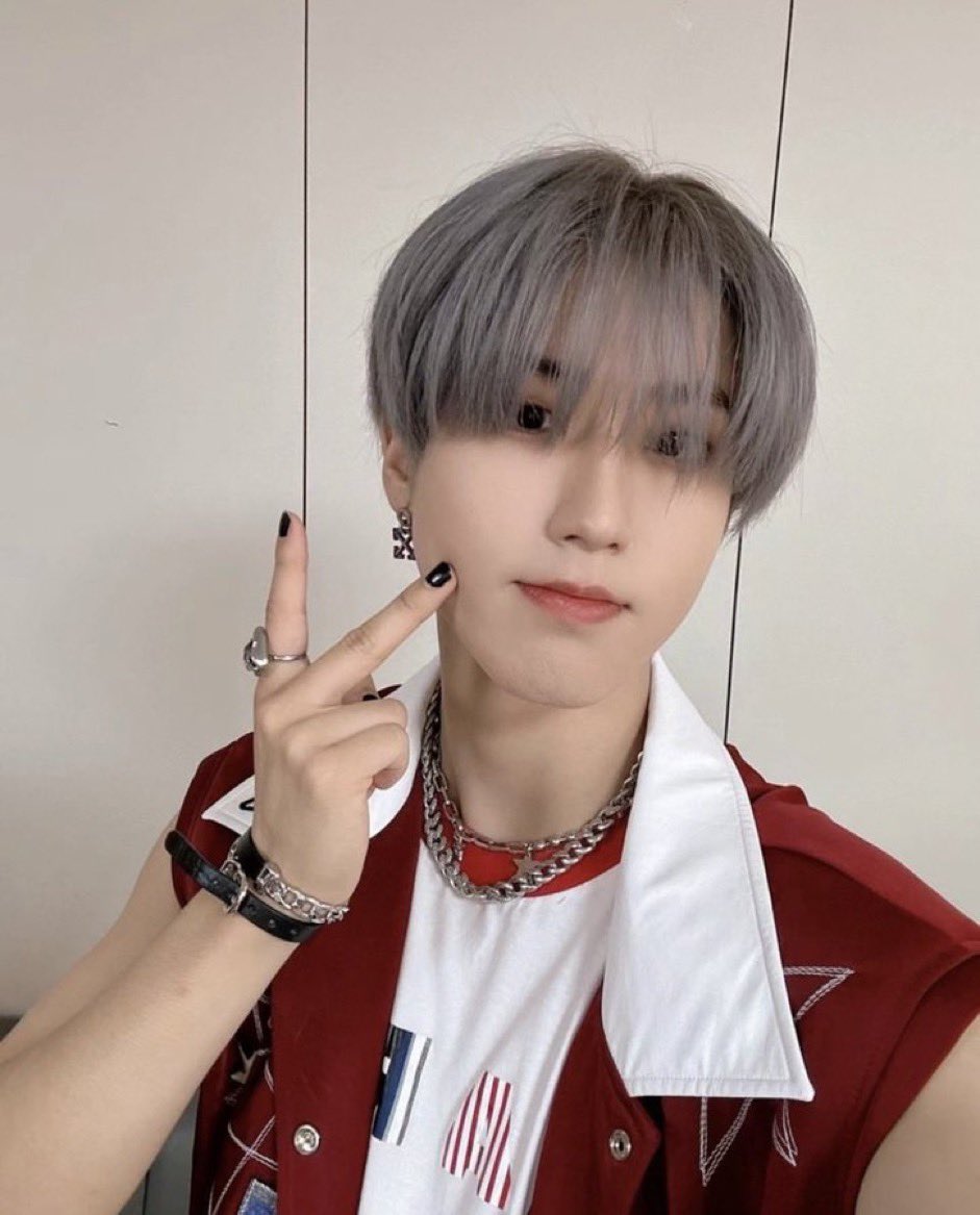 han on my phone tweet media