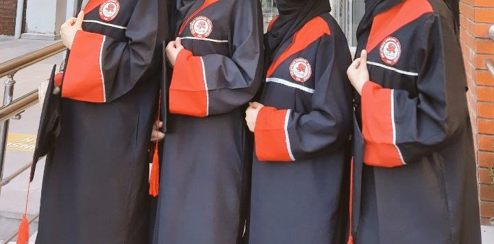 _Gunay1_'s tweet photo. Yaslasam başımı hatıralarıma
Bir şah damar gibi vuruyor hayaller
Vuslat bilemem ki hangi rüyalarda
Ayrılıktan şimdi üşür durur eller https://t.co/bh1IfAd4Ep