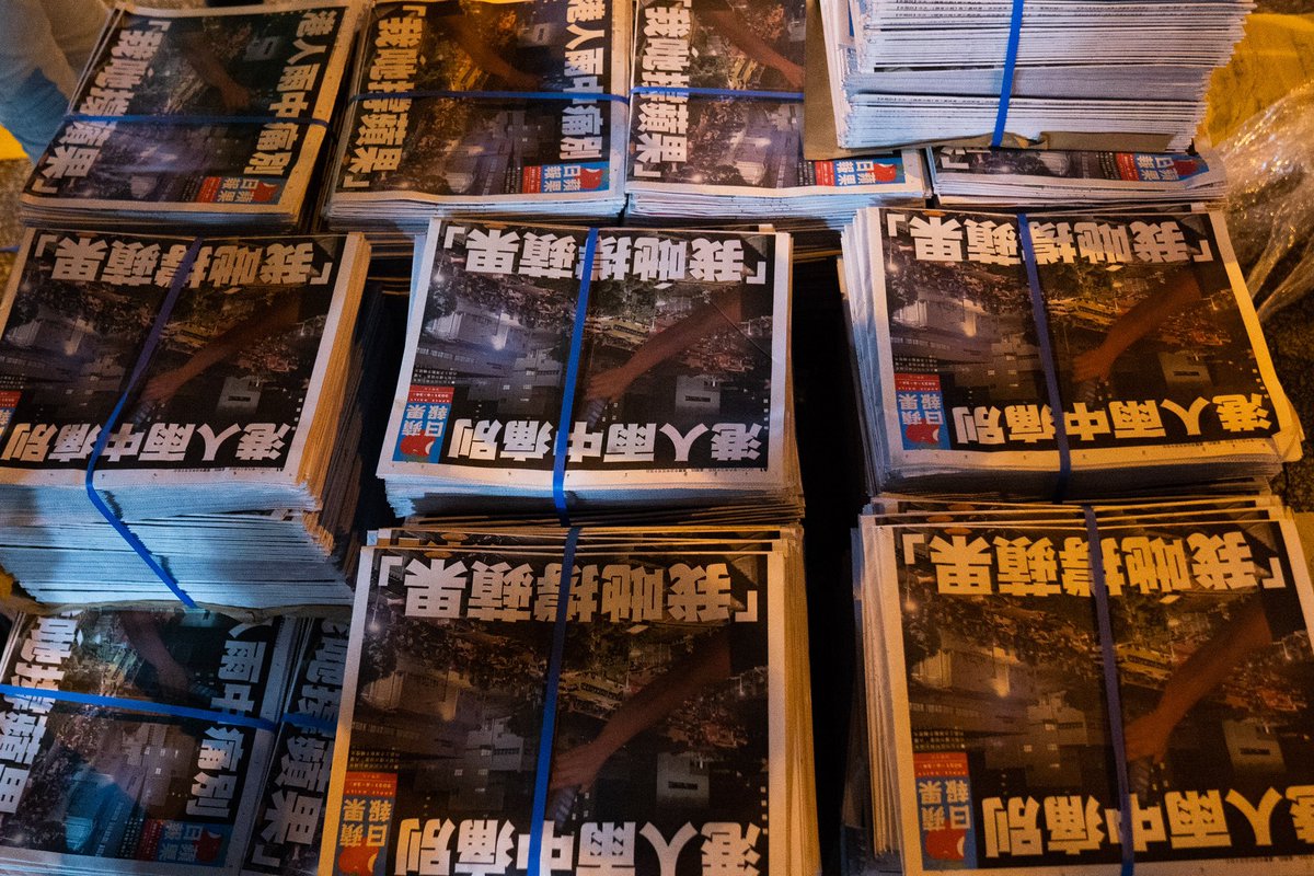 I began my photojournalist journey two years ago today with a sad assignment for @afpphoto, when the pro-democracy newspaper #AppleDaily announced its closure.

#HongKong #photojournalism